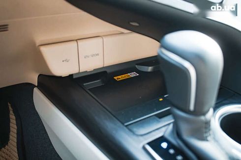 Toyota Camry 2023 - фото 30