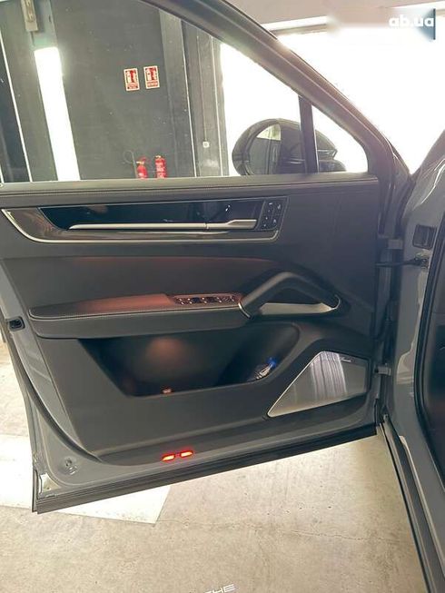 Porsche Cayenne 2025 - фото 16