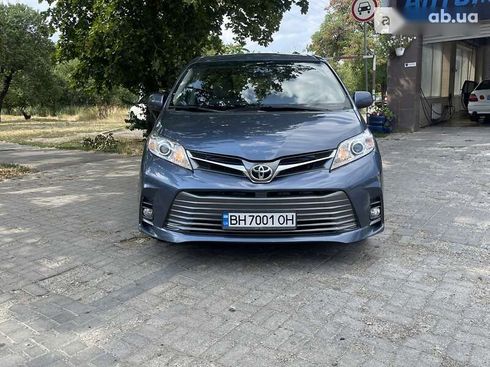 Toyota Sienna 2017 - фото 2