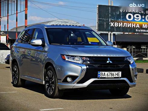 Mitsubishi Outlander 2017 - фото 2