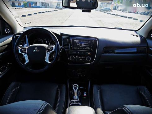 Mitsubishi Outlander 2017 - фото 23