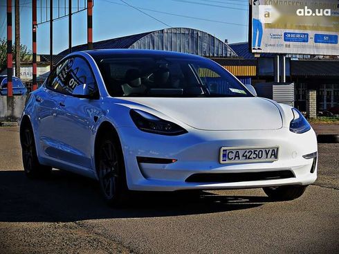 Tesla Model 3 2021 - фото 2