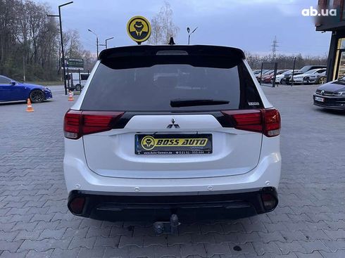 Mitsubishi Outlander 2019 - фото 5