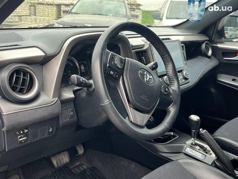 Toyota RAV4 2017 серый - фото 29