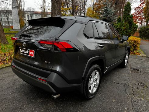Toyota RAV4 2019 серый - фото 6