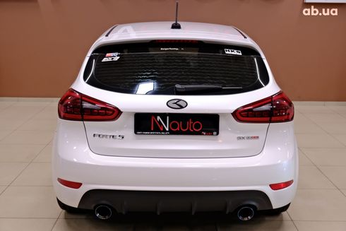 Kia Forte 2017 белый - фото 6