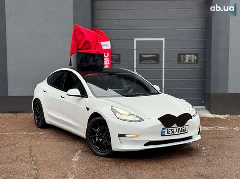 Tesla Model 3 2022 - фото 2