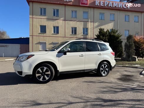 Subaru Forester 2018 белый - фото 2