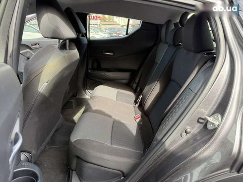 Toyota C-HR 2021 - фото 18
