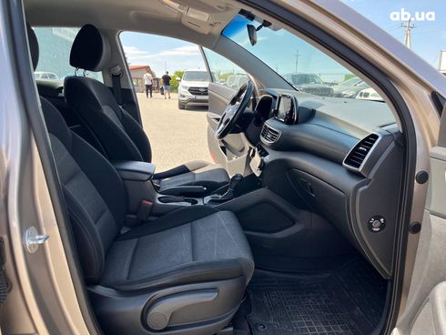 Hyundai Tucson 2018 бежевый - фото 20