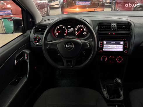 Volkswagen Polo 2018 белый - фото 13