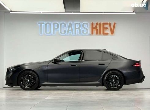 BMW M5 2024 - фото 17