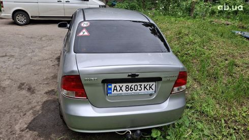 Chevrolet Aveo 2005 серебристый - фото 13