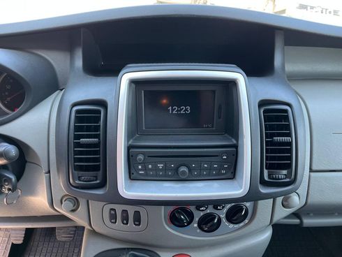 Renault Trafic 2014 серый - фото 34
