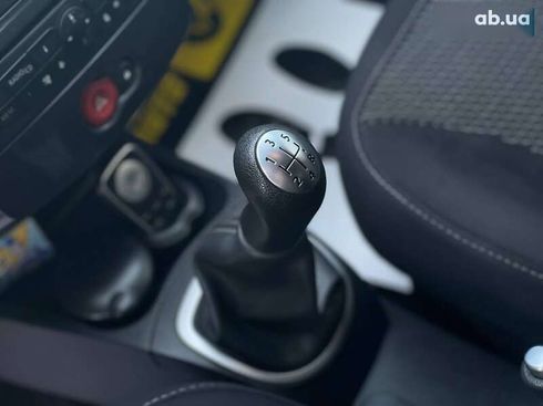 Renault Clio 2012 - фото 13