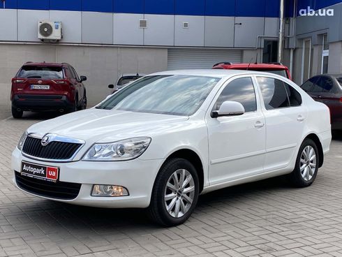 Skoda octavia a5 2010 белый - фото 9