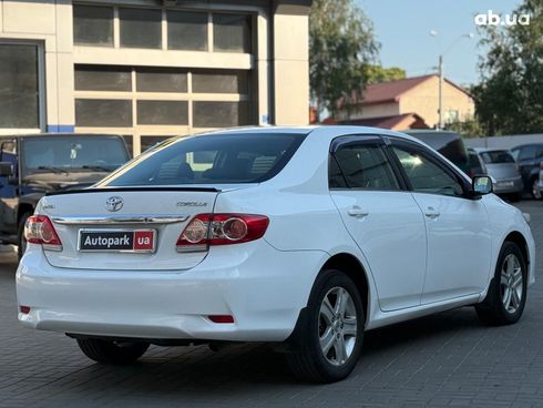 Toyota Corolla 2010 белый - фото 6