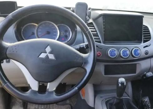 Mitsubishi L200 2008 желтый - фото 4