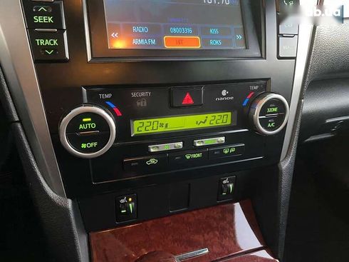 Toyota Camry 2011 - фото 16