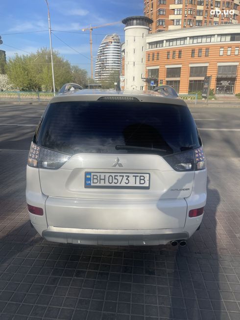 Mitsubishi Outlander XL 2008 белый - фото 10