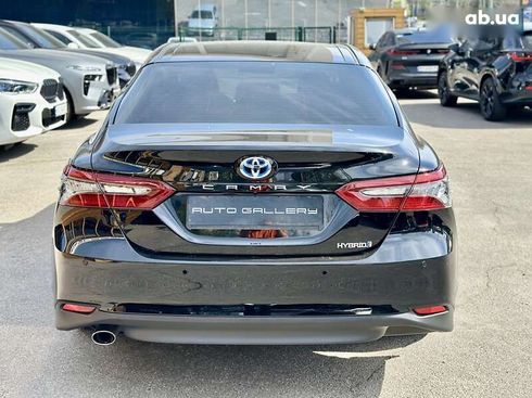 Toyota Camry 2021 - фото 8