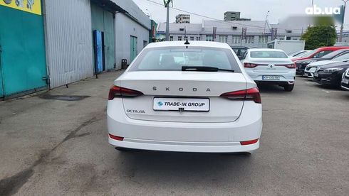 Skoda Octavia 2021 - фото 19