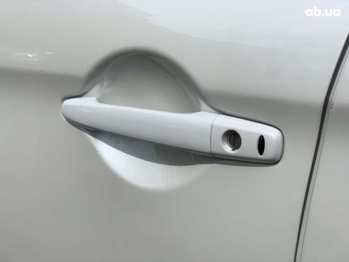 Mitsubishi Outlander 2018 белый - фото 15