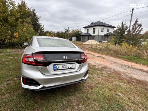 Honda Clarity Plug-In Hybrid 2017 серебристый - фото 4