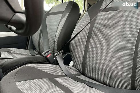 Toyota Yaris 2010 - фото 10