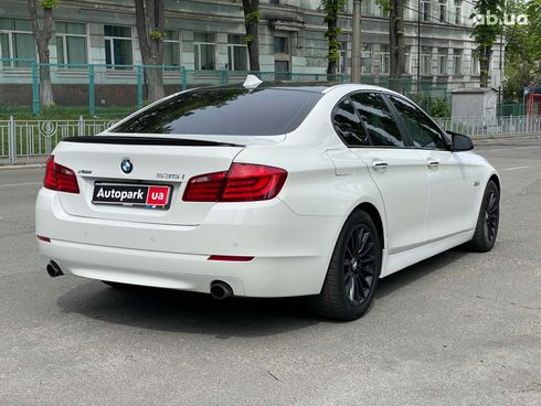 BMW 5 серия 2012 белый - фото 7