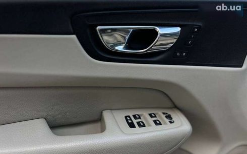 Volvo XC60 2018 - фото 8