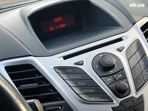 Ford Fiesta 2012 белый - фото 62