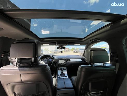 Volkswagen Touareg 2016 белый - фото 15