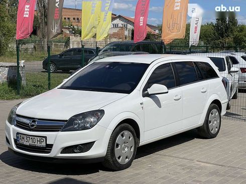 Opel Astra 2010 - фото 2