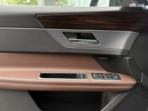 Jaguar XF 2016 - фото 27