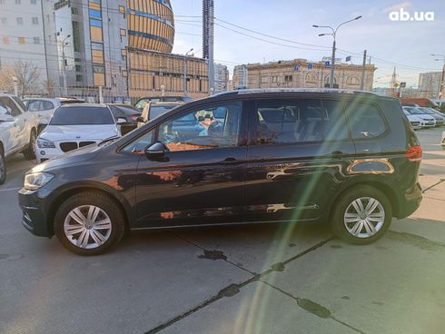 Volkswagen Touran 2019 серый - фото 3