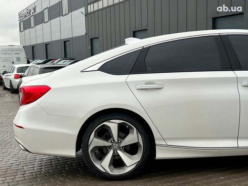Honda Accord 2018 белый - фото 9
