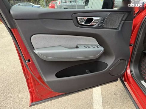 Volvo XC60 2020 - фото 16
