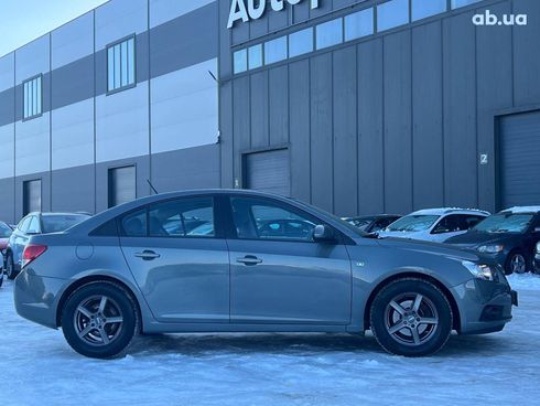 Chevrolet Cruze 2010 серый - фото 11