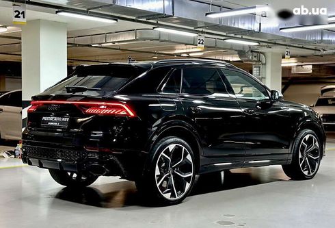 Audi RS Q8 2023 - фото 27