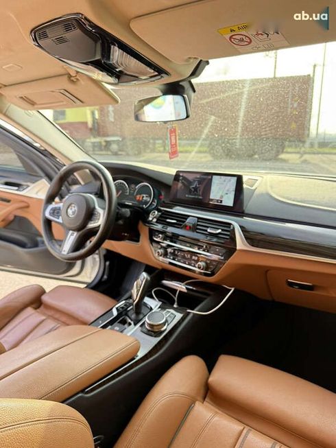 BMW 5 серия 2017 - фото 19
