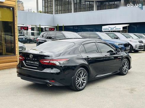 Toyota Camry 2021 - фото 9