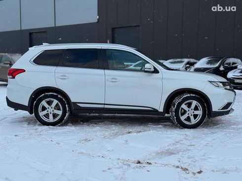 Mitsubishi Outlander 2016 белый - фото 6