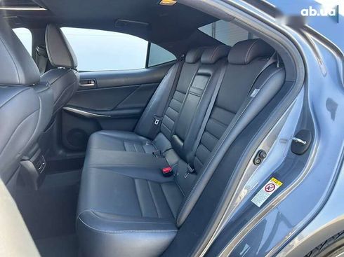 Lexus IS 2018 - фото 10