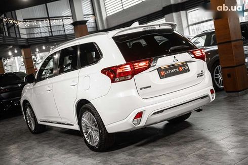 Mitsubishi Outlander 2019 - фото 23