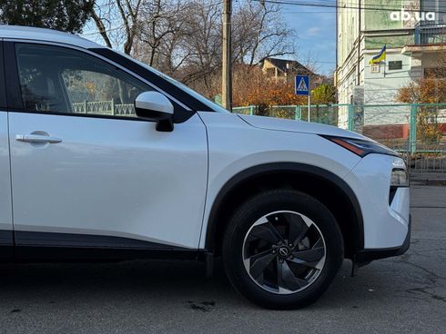 Nissan Rogue 2023 белый - фото 9