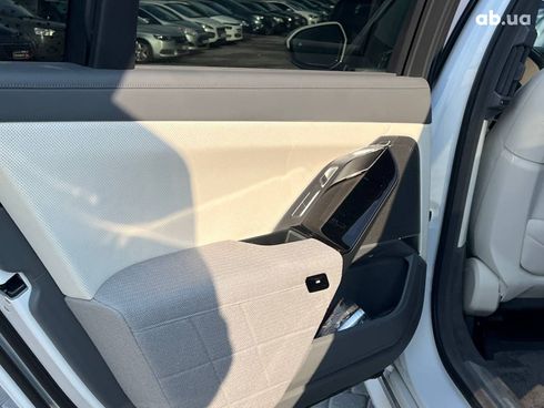 BMW i7 2023 белый - фото 32