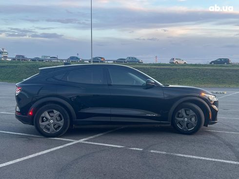 Ford Mustang Mach-E 2023 черный - фото 14