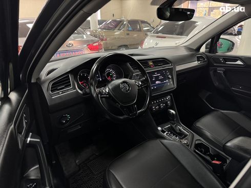 Volkswagen Tiguan 2018 серый - фото 6