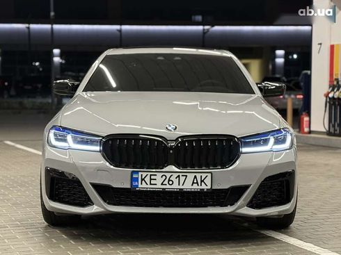 BMW 5 серия 2017 - фото 17